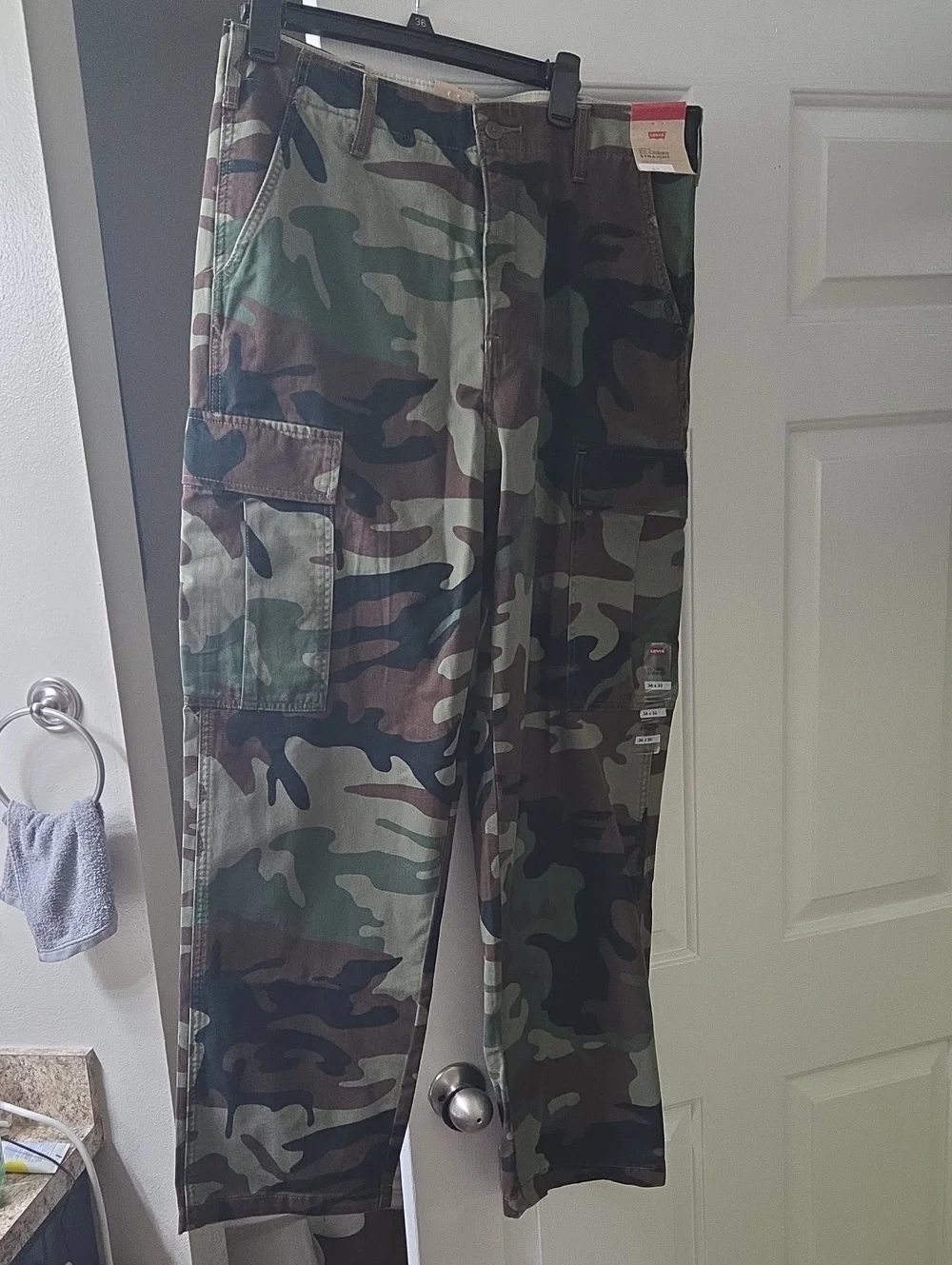 Levi's Men's Camo Cargo Pants in Green/Brown Camo